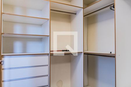 Closet de apartamento para alugar com 1 quarto, 80m² em Belvedere, Belo Horizonte