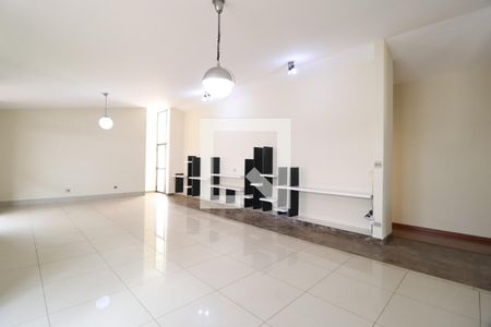 Sala 2 de casa para alugar com 4 quartos, 350m² em Fundinho, Uberlândia