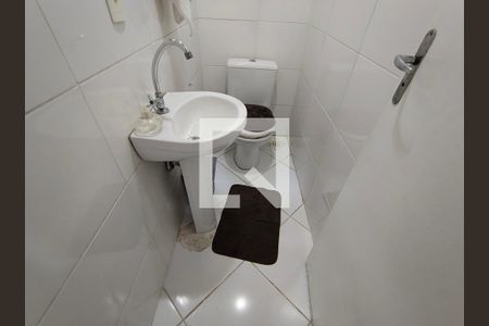 Lavabo de casa de condomínio para alugar com 3 quartos, 120m² em Jacarepaguá, Rio de Janeiro