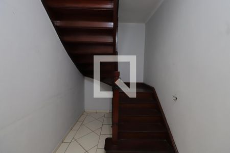 Escada de casa para alugar com 3 quartos, 131m² em Jardim America, São Paulo