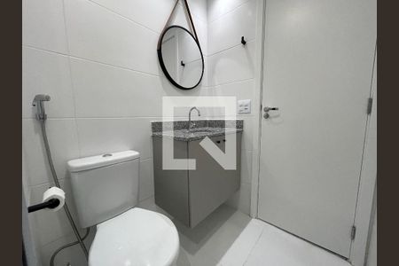 Banheiro de kitnet/studio para alugar com 1 quarto, 25m² em Butantã, São Paulo