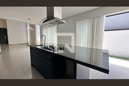 Casa de Condomínio para alugar com 3 quartos, 200m² em Swiss Park, Campinas