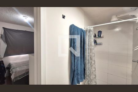 Banheiro de apartamento para alugar com 1 quarto, 34m² em Parque Industrial Tomas Edson, São Paulo