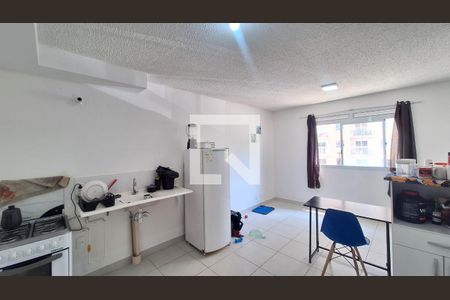 Sala/Cozinha/Área de serviço de apartamento para alugar com 1 quarto, 34m² em Parque Industrial Tomas Edson, São Paulo