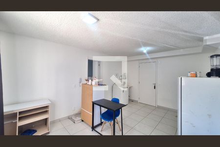 Sala/Cozinha/Área de serviço de apartamento para alugar com 1 quarto, 34m² em Parque Industrial Tomas Edson, São Paulo