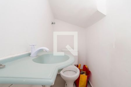 Lavabo de casa de condomínio para alugar com 2 quartos, 64m² em Jardim Redil, São Paulo