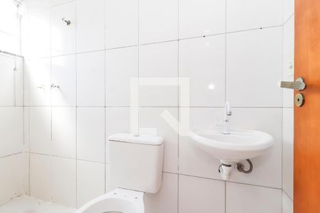 Banheiro da Suíte 1 de casa de condomínio para alugar com 2 quartos, 64m² em Jardim Redil, São Paulo