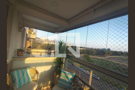 Varanda - Sala de apartamento à venda com 2 quartos, 64m² em Barra da Tijuca, Rio de Janeiro