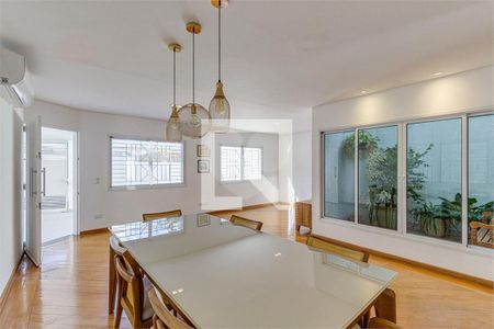 Casa à venda com 4 quartos, 272m² em Jardim Prudência, São Paulo