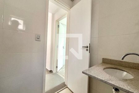 Banheiro de apartamento à venda com 2 quartos, 39m² em Vila Guarani (zona Sul), São Paulo