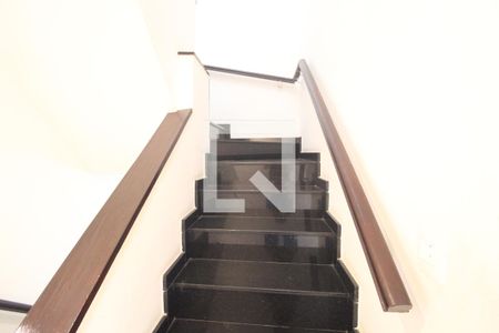 Escada de casa para alugar com 2 quartos, 118m² em Cidade Dutra, São Paulo