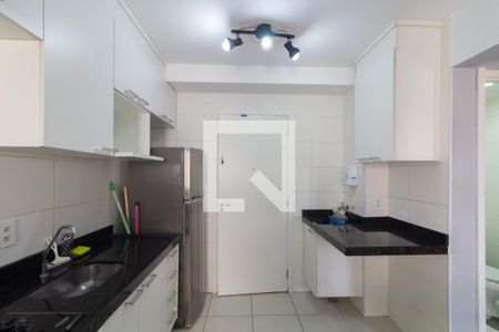 Sala/Cozinha de apartamento para alugar com 2 quartos, 35m² em Vila Carmosina, São Paulo