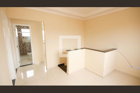 Sala de casa de condomínio para alugar com 2 quartos, 53m² em Jardim Melvi, Praia Grande