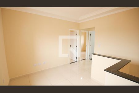 Sala de casa de condomínio para alugar com 2 quartos, 53m² em Jardim Melvi, Praia Grande