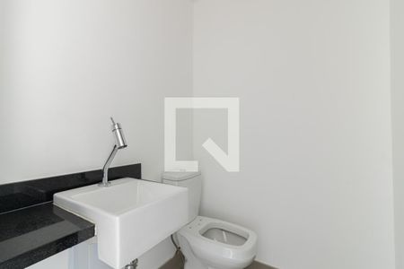 Banheiro de kitnet/studio para alugar com 1 quarto, 21m² em Indianópolis, São Paulo