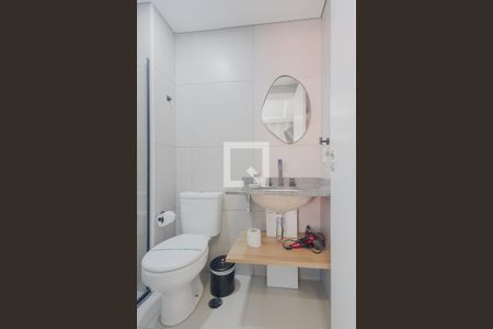 Banheiro de kitnet/studio para alugar com 1 quarto, 26m² em Pinheiros, São Paulo