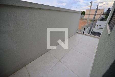 Sacada da Sala de TV de casa para alugar com 3 quartos, 280m² em Setor Faicalville, Goiânia