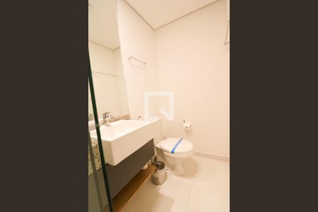 Banheiro Social de kitnet/studio para alugar com 1 quarto, 22m² em Jardim das Acacias, São Paulo