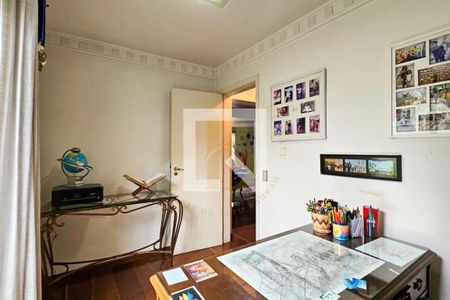 Casa à venda com 6 quartos, 392m² em Jardim Marajoara, São Paulo