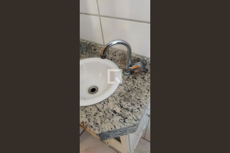 Banheiro de apartamento à venda com 2 quartos, 52m² em Vila Carrão, São Paulo