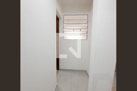 Corredor de casa para alugar com 2 quartos, 60m² em Jardim Raposo Tavares, São Paulo