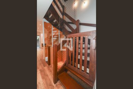 Escada de casa de condomínio à venda com 3 quartos, 344m² em Jardim Carvalho, Porto Alegre