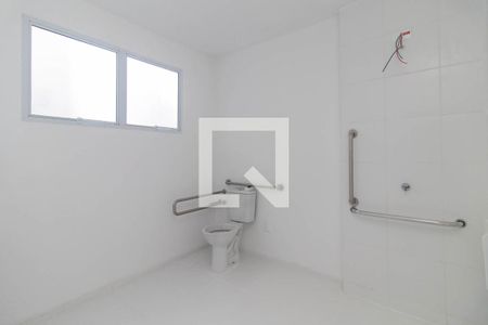 Banheiro de apartamento à venda com 1 quarto, 41m² em Cavalhada, Porto Alegre