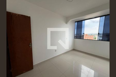 Quarto 2 de apartamento para alugar com 2 quartos, 55m² em Qe 40, Brasília