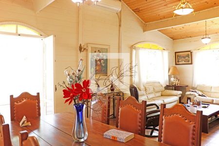 Sala de casa de condomínio para alugar com 3 quartos, 840m² em Condomínio Estância Marambaia, Vinhedo