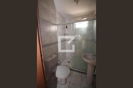 Banheiro social  de casa para alugar com 2 quartos, 75m² em Boca do Rio, Salvador