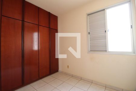 Quarto 1 de apartamento para alugar com 3 quartos, 90m² em Santa Mônica, Uberlândia