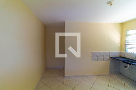 Cozinha de casa para alugar com 1 quarto, 20m² em Vila Rica, São Paulo