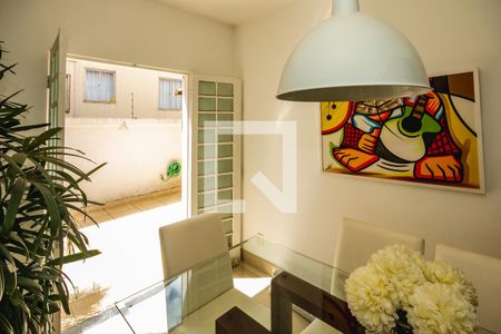 Casa à venda com 3 quartos, 120m² em Castelo, Belo Horizonte
