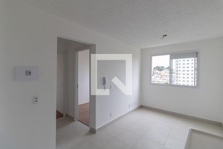 Sala/Cozinha/Área de Serviço  de apartamento à venda com 2 quartos, 32m² em Vila Carmosina, São Paulo