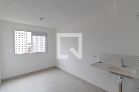 Sala/Cozinha/Área de Serviço  de apartamento à venda com 2 quartos, 32m² em Vila Carmosina, São Paulo