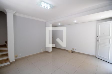 Sala de casa de condomínio à venda com 3 quartos, 150m² em Rio Pequeno, São Paulo