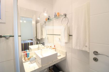 Banheiro da suíte de casa à venda com 3 quartos, 116m² em Vila Campo Grande, São Paulo