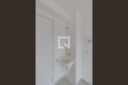Sala/Cozinha/Área de Serviço  de apartamento para alugar com 2 quartos, 35m² em Vila Carmosina, São Paulo