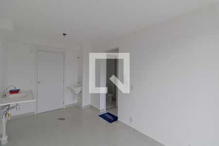 Sala/Cozinha/Área de Serviço  de apartamento para alugar com 2 quartos, 35m² em Vila Carmosina, São Paulo