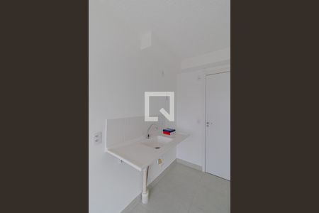 Sala/Cozinha/Área de Serviço  de apartamento para alugar com 2 quartos, 35m² em Vila Carmosina, São Paulo