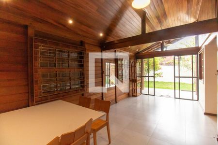 Sala de casa à venda com 3 quartos, 200m² em Piratininga, Niterói
