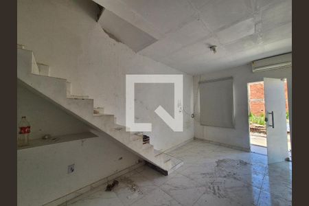 Sala  de casa de condomínio para alugar com 2 quartos, 120m² em Vargem Pequena, Rio de Janeiro