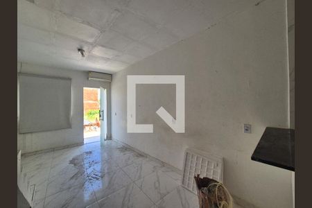 Sala  de casa de condomínio para alugar com 2 quartos, 120m² em Vargem Pequena, Rio de Janeiro