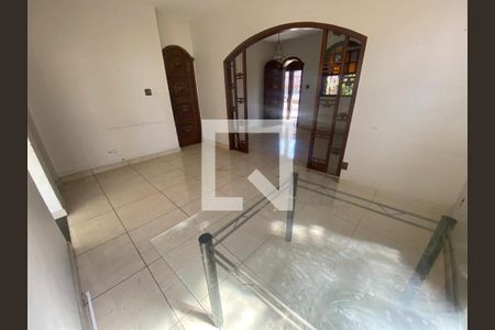 Casa à venda com 3 quartos, 360m² em Santa Branca, Belo Horizonte