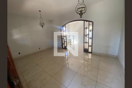 Casa à venda com 3 quartos, 360m² em Santa Branca, Belo Horizonte