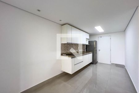 Sala e cozinha de apartamento à venda com 1 quarto, 33m² em Vila Mariana, São Paulo
