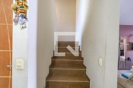 Casa 1 - Escada  de casa à venda com 3 quartos, 305m² em Centro, Diadema