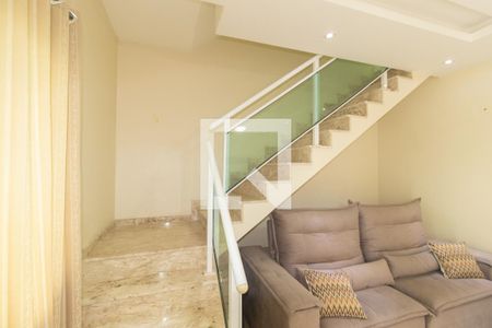 Escada de casa para alugar com 3 quartos, 200m² em Campo Grande, Rio de Janeiro