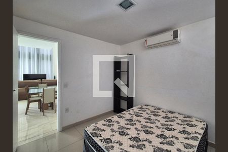 Quarto de casa de condomínio para alugar com 3 quartos, 190m² em Vargem Pequena, Rio de Janeiro