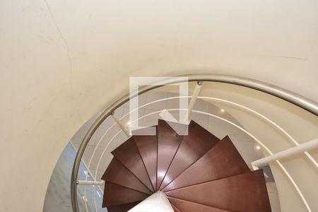 Escada de apartamento para alugar com 4 quartos, 330m² em Portal do Morumbi, São Paulo